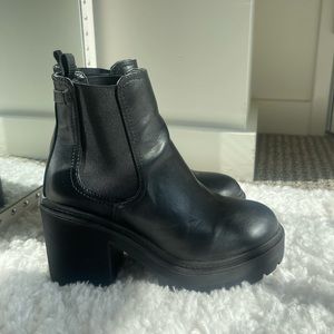 urban outfitters platform boots